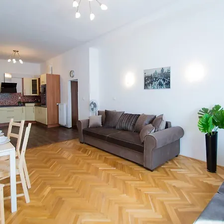 Modern Klimenstka 32 * Praag