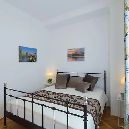 Modern Klimenstka 32 Appartement
