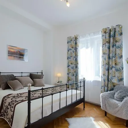 Modern Klimenstka 32 Appartement