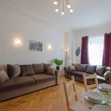 Modern Klimenstka 32 Prague